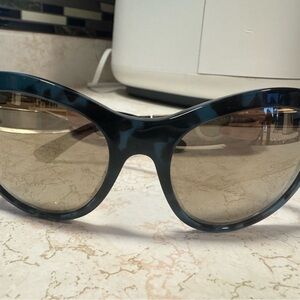 Dark Tortoiseshell Cat-Eye Sunglasses - Golden mirrored lenses